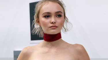 Lily-Rose Depp au défilé Chanel qui se déroulait au Grand Palais à Paris, en octobre 2015