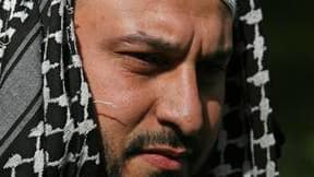 Liès Hebbadj, le compagnon d'une femme verbalisée pour avoir conduit sa voiture vêtue d'un voile intégral dément être polygame, comme l'en soupçonne le ministre de l'Intérieur, Brice Hortefeux. /Photo prise le 26 avril 2010/REUTERS/Stéphane Mahé