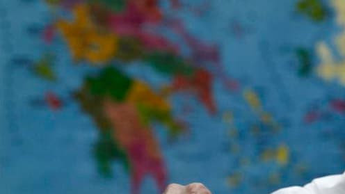 Dans un bureau de vote d'Athènes. Les Grecs sont de retour aux urnes ce dimanche pour de nouvelles élections législatives qui pourraient décider de l'avenir du pays dans la zone euro, suscitant l'angoisse des Européens et des marchés financiers. /Photo pr