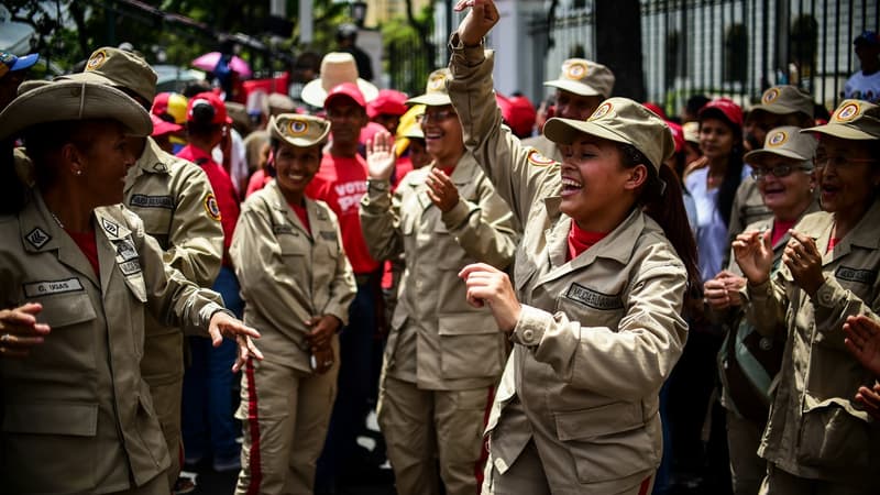 Des militaires soutenant Nicolas Maduro. 