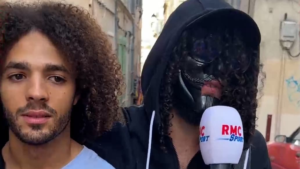 TK et l'un de ses potes, dans leur quartier du Panier, à Marseille TK et l'un de ses potes, dans leur quartier du Panier, à Marseille