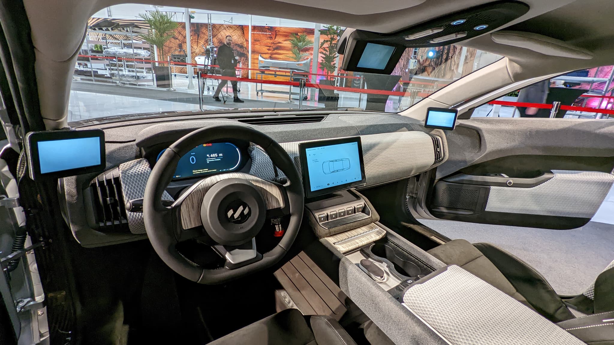 À l'intérieur du dernier exemplaire de pré-série de la Lightyear 0.