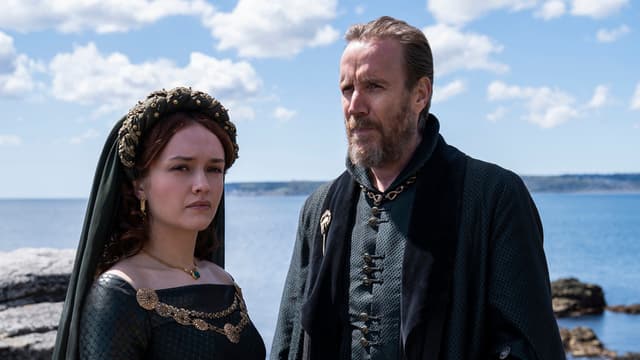 Olivia Cooke et Rhys Ifans dans "House of the Dragon"