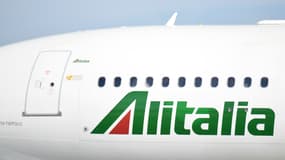 Un avion de la compagnie aérienne italienne Alitalia. (image d'illustration)