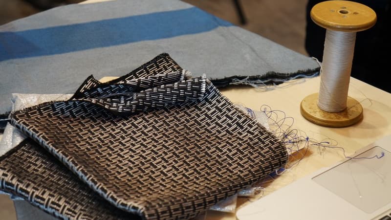 Le principe du projet Jacquard est de pouvoir tissé n'importe quelle matière avec des fils conducteurs. Le principe du projet Jacquard est de pouvoir tissé n'importe quelle matière avec des fils conducteurs.