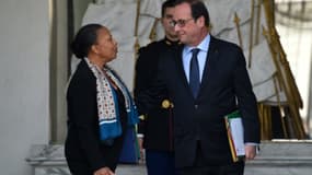 Christiane Taubira (g), alors garde des Sceaux, et le président français François Hollande à l'Elysee à Paris, le 21 octobre 2015