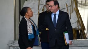 Christiane Taubira (g), alors garde des Sceaux, et le président français François Hollande à l'Elysee à Paris, le 21 octobre 2015