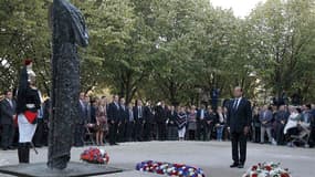 Dans les jardins des Invalides, à Paris, le président François Hollande s'est engagé mercredi dans la lutte "contre toutes les formes de terrorisme", qui fera l'objet d'un projet de loi tirant notamment les leçons des fusillades de Toulouse et Montauban,