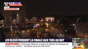 Les Champs-Élysées clairsemés, quelques minutes après la défaite des Bleus en finale de la Coupe du monde