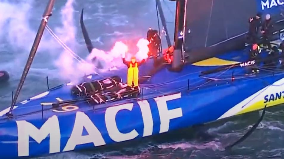Charle Dalin craque deux fumigènes après sa victoire sur le Vendée Globe, le 14 janvier 2025 Charle Dalin craque deux fumigènes après sa victoire sur le Vendée Globe, le 14 janvier 2025