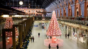 décorations de Noël à la gare Saint Pancras à Londres 