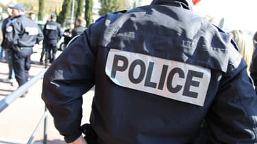 Deux faux policiers procédaient à à des contrôles dans la rue d'Aubervilliers.