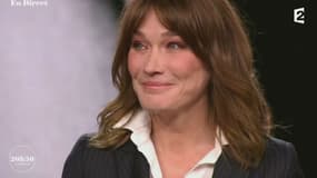 Carla Bruni dans l'émission "20h30 le dimanche", le 12 novembre 2017