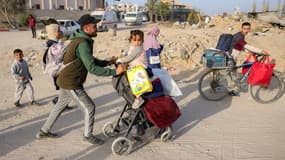Des personnes déplacées par le conflit et fuyant Beit Hanoun dans le nord de la bande de Gaza le 18 mars 2025.