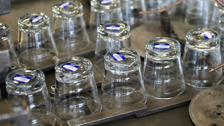 Des verres Duralex, à la verrerie de La Chapelle-Saint-Mesmin (Loiret), le 1er juillet 2021