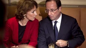 Marisol Touraine (à gauche), chargée de la question des retraites dans l'équipe de campagne de François Hollande, explique que le candidat socialiste lancera une réforme des retraites basée sur l'idée de "justice" en respectant la diversité des parcours p