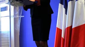 Lors de ses voeux à la presse à Paris, Marine Le Pen s'est présentée jeudi en championne de la réindustrialisation et du protectionnisme face à ses adversaires à la présidentielle, qu'elle juge impuissants à résoudre la crise. "Je suis et je serai la seul