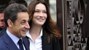 Nous ne sommes victimes d'aucun complot", a déclaré mercredi soir sur Europe 1 Carla Bruni-Sarkozy, qui juge "insignifiantes" les rumeurs sur les difficultés présumées de son union avec le chef de l'Etat. /Photo prise le 21 mars 2010/REUTERS/Philippe Woja