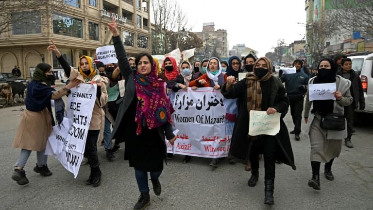 Des femmes manifestent pour leurs droits à Kaboul le 16 janvier 2022