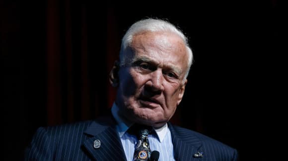 Buzz Aldrin, le 22 avril 2014 à Washington. Buzz Aldrin, le 22 avril 2014 à Washington.