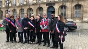 Les élus de Limeil-Brévannes rassemblés devant le ministère de la Justice 