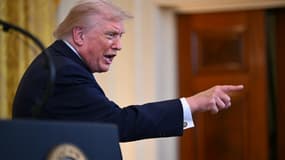 Le président américain Donald Trump lors d'une réception de Hanoukka dans la salle Est de la Maison Blanche à Washington, DC, le 16 décembre 2025.