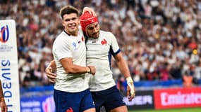 Matthieu Jalibert et Gabin Villière avec le XV de France face à la Nouvelle-Zélande lors de la Coupe du monde de rugby, le 8 septembre 2023