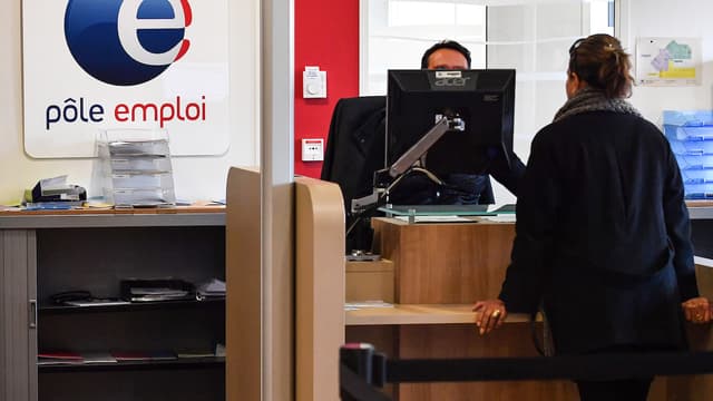 Menacé de licenciement, un conseiller Pôle Emploi dénonce des \