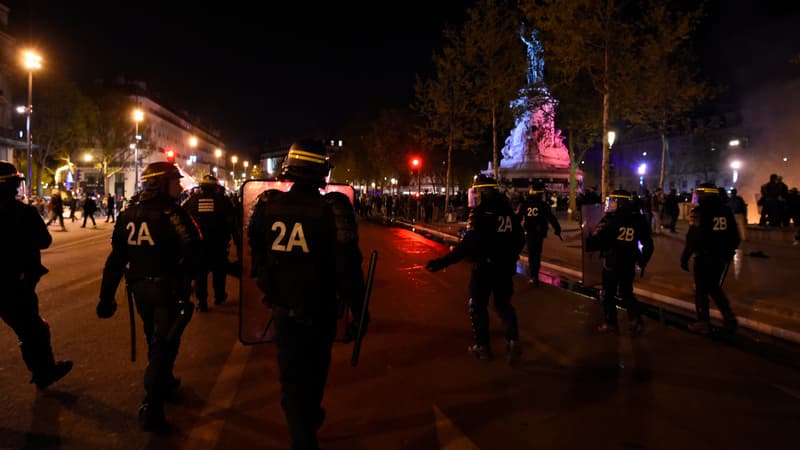 Des policiers, place de la République à Paris, le 1er mai 2016.