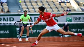 L'Espagnol Rafael Nadal, face au Serbe Novak Djokovic, lors de leur demi-finale du tournoi de Roland-Garros, le 11 juin 2021 à Paris