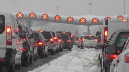 Dix mesures, concernant notamment l'information des usagers, ont été arrêtées lundi lors d'une table ronde destinée à tirer le bilan de la pagaille de Noël dans les transports français. Les chutes de neige avaient perturbé pendant plusieurs jours la circu