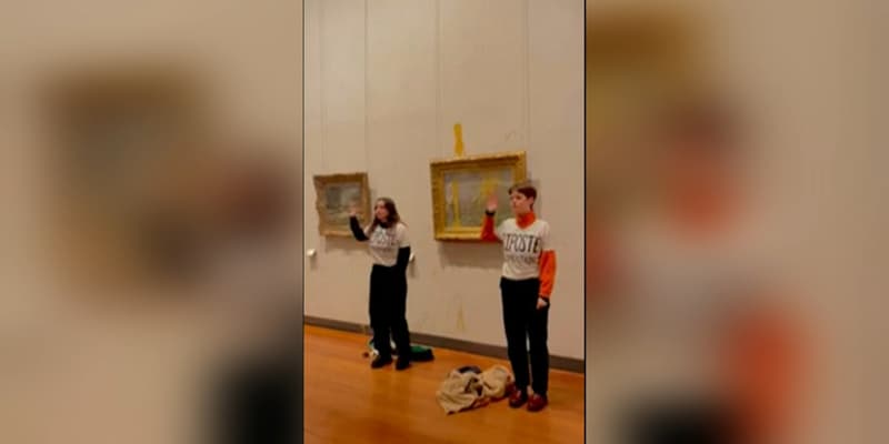 Le "Printemps" de Claude Monet a été aspergé de soupe par deux militantes écologistes du collectif Riposte Alimentaire, au musée des Beaux-Arts de Lyon, ce samedi 10 février.