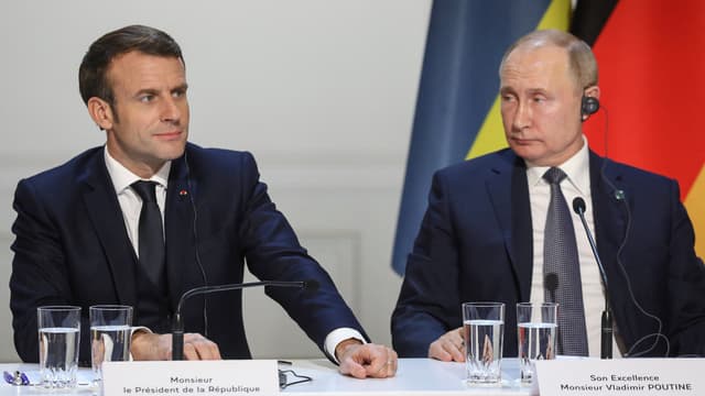 Vladimir Poutine et Emmanuel Macron lors d'une rencontre en 2019 