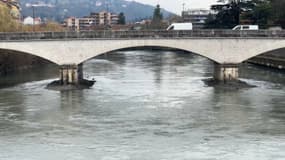 Le pont de la Citadelle à Grenoble où Manon, une jeune femme de 24 ans, a été jetée dans la nuit de vendredi à samedi 7 décembre.