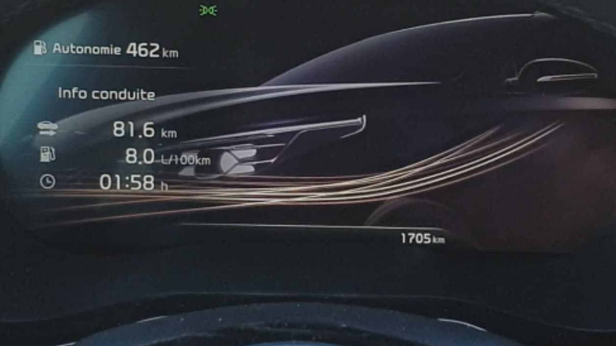 Lorsqu'on coupe le moteur, une petite animation apparaît derrière les infos du dernier trajet. Lorsqu'on coupe le moteur, une petite animation apparaît derrière les infos du dernier trajet.