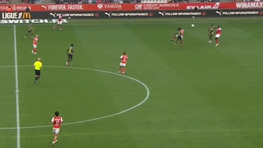 Angel Gomes lourdement percuté par Amadou Koné lors de Reims-Lille, 17 août 2024