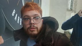Image montrant l'homme présenté par la police comme le narcotrafiquant français Mohamed Amra, après son arrestation à Bucarest en Roumanie le 22 février 2025