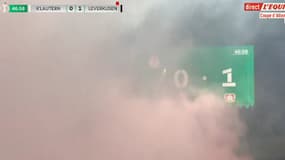 Les fumigènes lors de Kaiserslautern-Leverkusen, le 25 mai 2024.