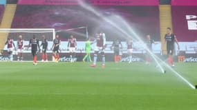 L'arrosage automatique a perturbé le début d'Aston Villa-Chelsea