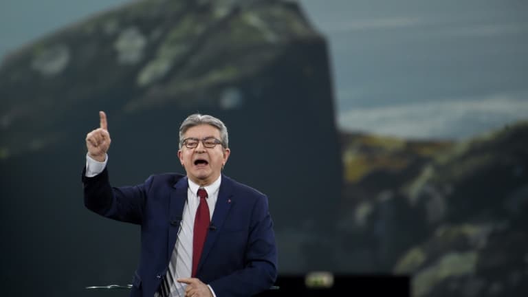 Jean-Luc Mélenchon, candidat Insoumis à la présidentielle, lors d'un meeting "olfactif et immersif" à Nantes, le 16 janvier 2022