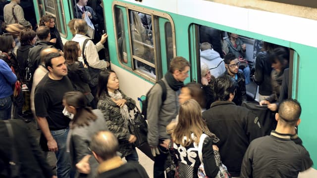 Un compagnon de voyage permet d'oublier le stress et la cohue du métro.