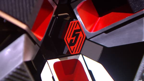 Un petit logo 5 sur les jantes de ce concept Un petit logo 5 sur les jantes de ce concept