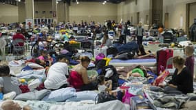 Des personnes se réfugient dans des refuges à Miami, en Floride, avant le passage de l'ouragan Irma, le 8 septembre 2017
