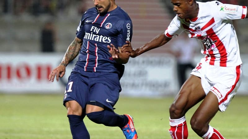 Ezequiel Lavezzi face à Ricardo Faty