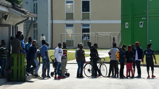 Des demandeurs d'asile au centre de transit bavarois de Manching, le 15 mai 2018 en Allemagne