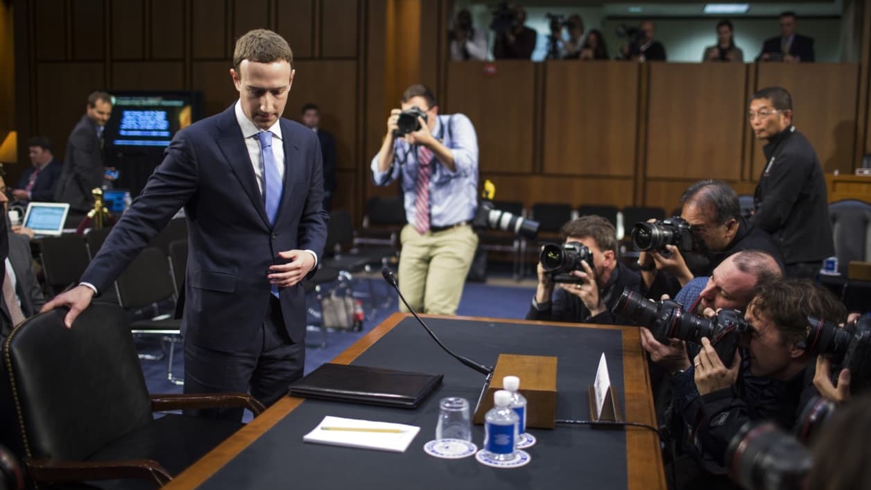 Mark Zuckerberg s'installe au congrès Mark Zuckerberg s'installe au congrès