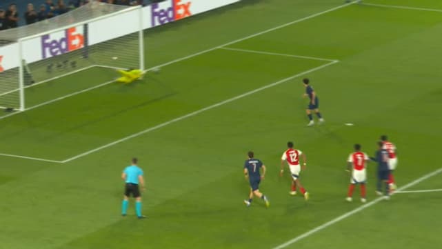 L'arrêt de David Raya sur le penalty de Vitinha lors de la demi-finale retour de Ligue des champions PSG-Arsenal, 7 mai 2025 L'arrêt de David Raya sur le penalty de Vitinha lors de la demi-finale retour de Ligue des champions PSG-Arsenal, 7 mai 2025