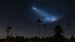 Non, ce n'est pas un ovni qui a traversé dimanche le ciel californien... mais la fusée Space X