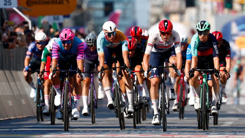 Les sprinteurs reglent le sprint du peloton sur la 15e etape du Giro 24 mai 2026 2291405