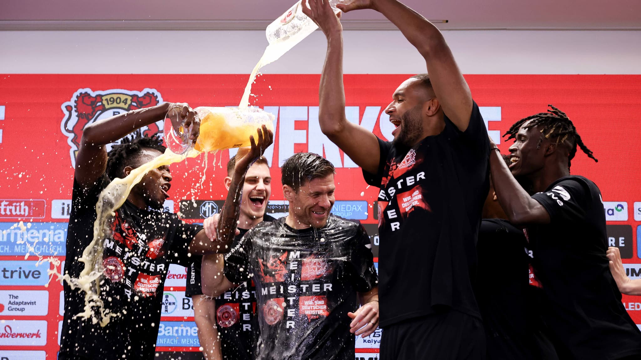 Le Bayer Leverkusen Champion Dallemagne Xabi Alonso Savoure Le Titre Nouvelles Du Monde 